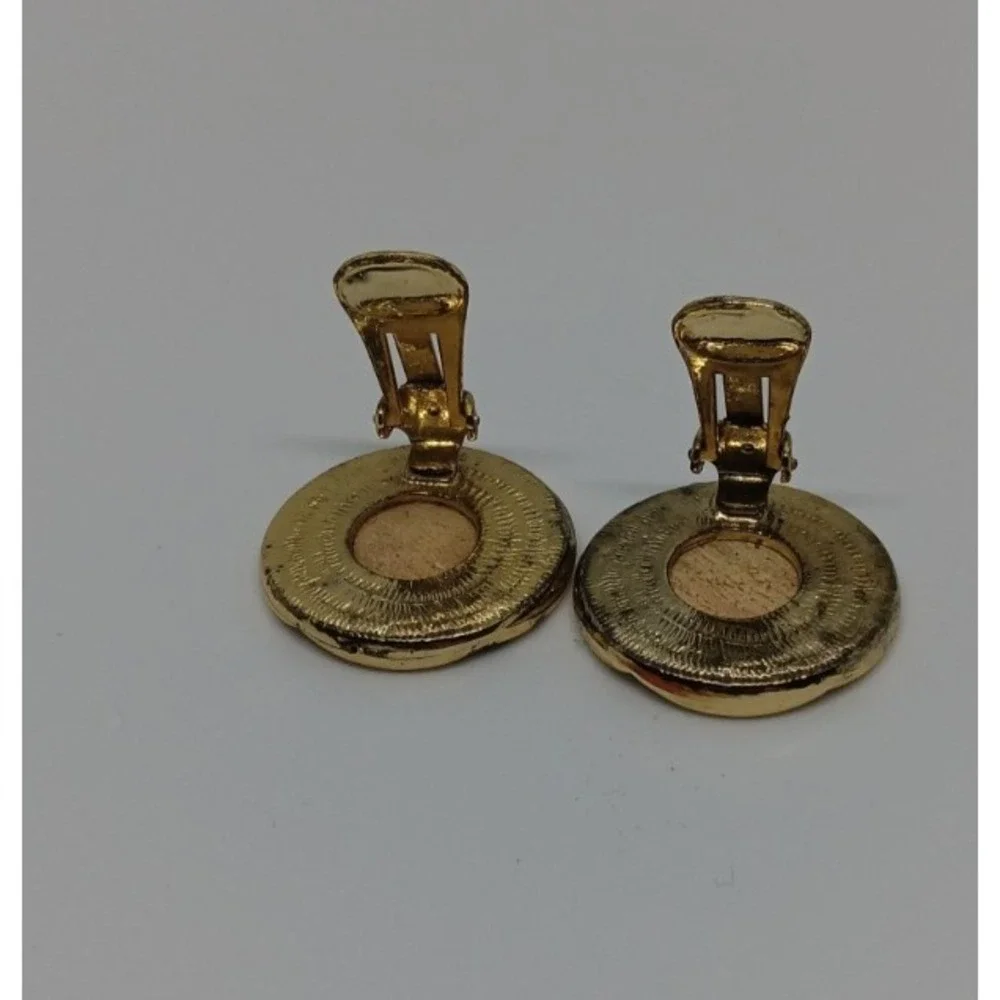 Sarah Coventry preowned piece